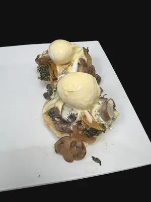Filet Mignon Benedict